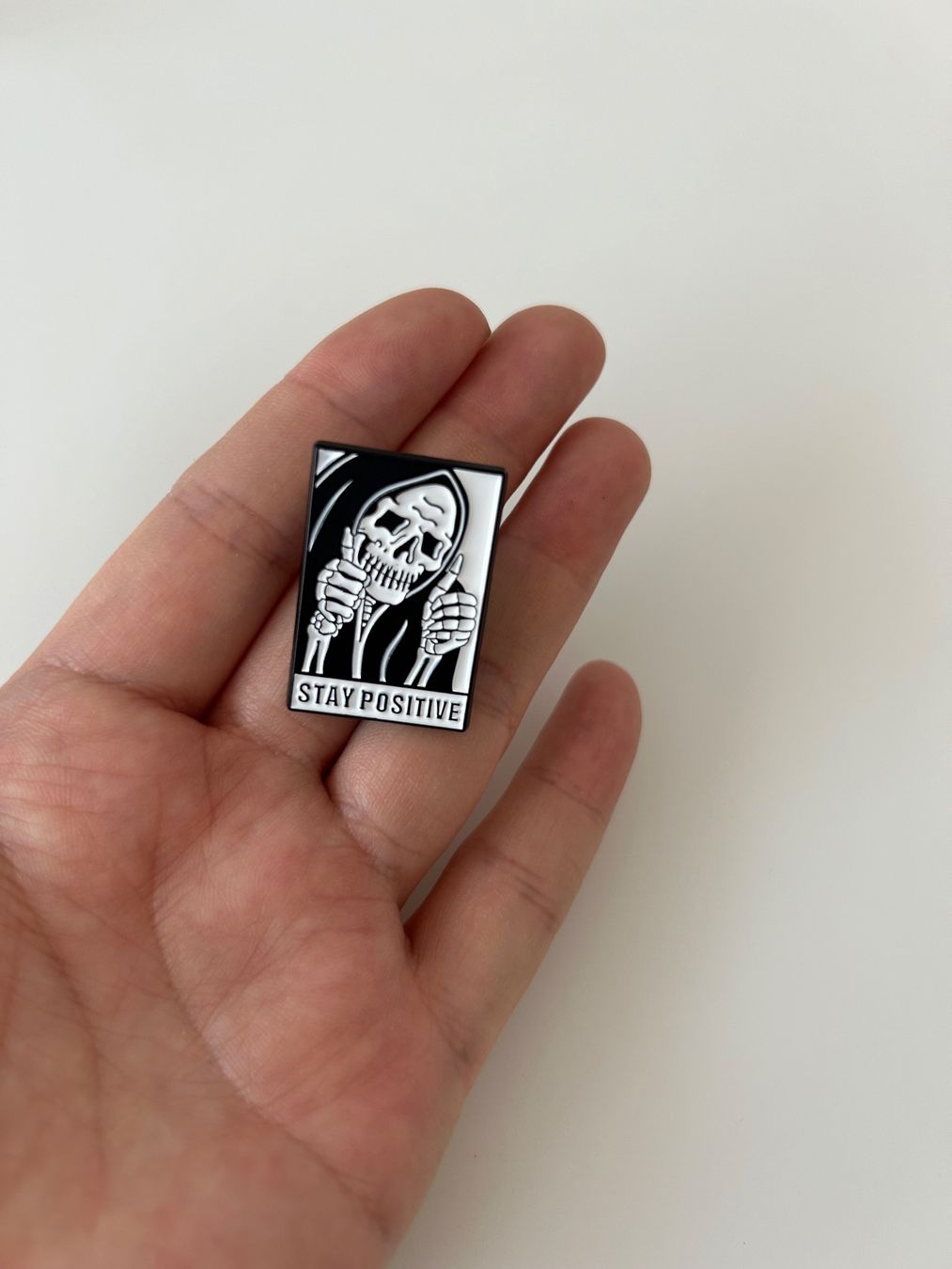 Placchette & Badge: Pin - Stay positive -  New – Nuovo (secondo la descrizione) da Basel venduto da lau_982w 2