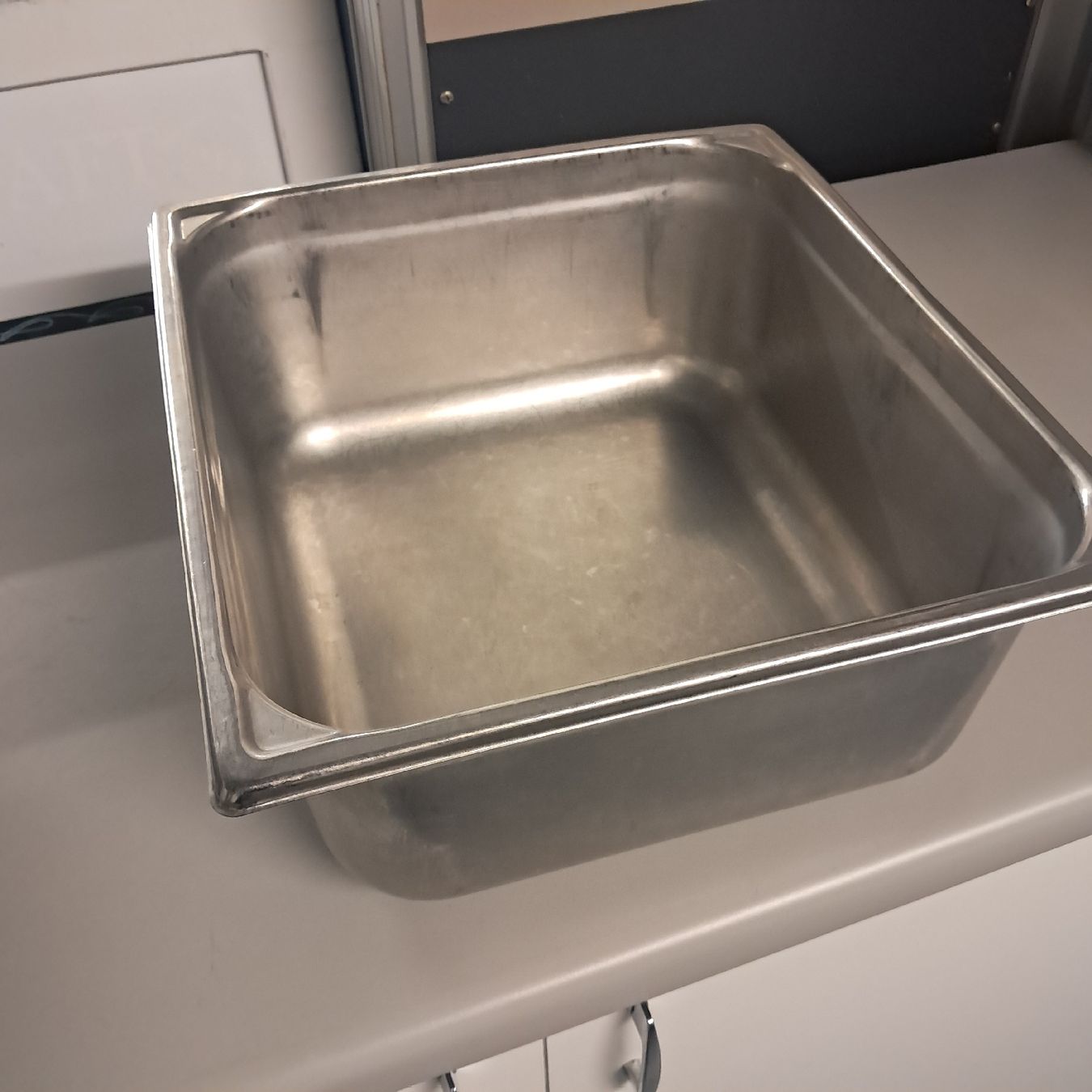 Küchengeräte: Gastro Behälter 2/3 – Gebraucht aus Brüttisellen von fludi82