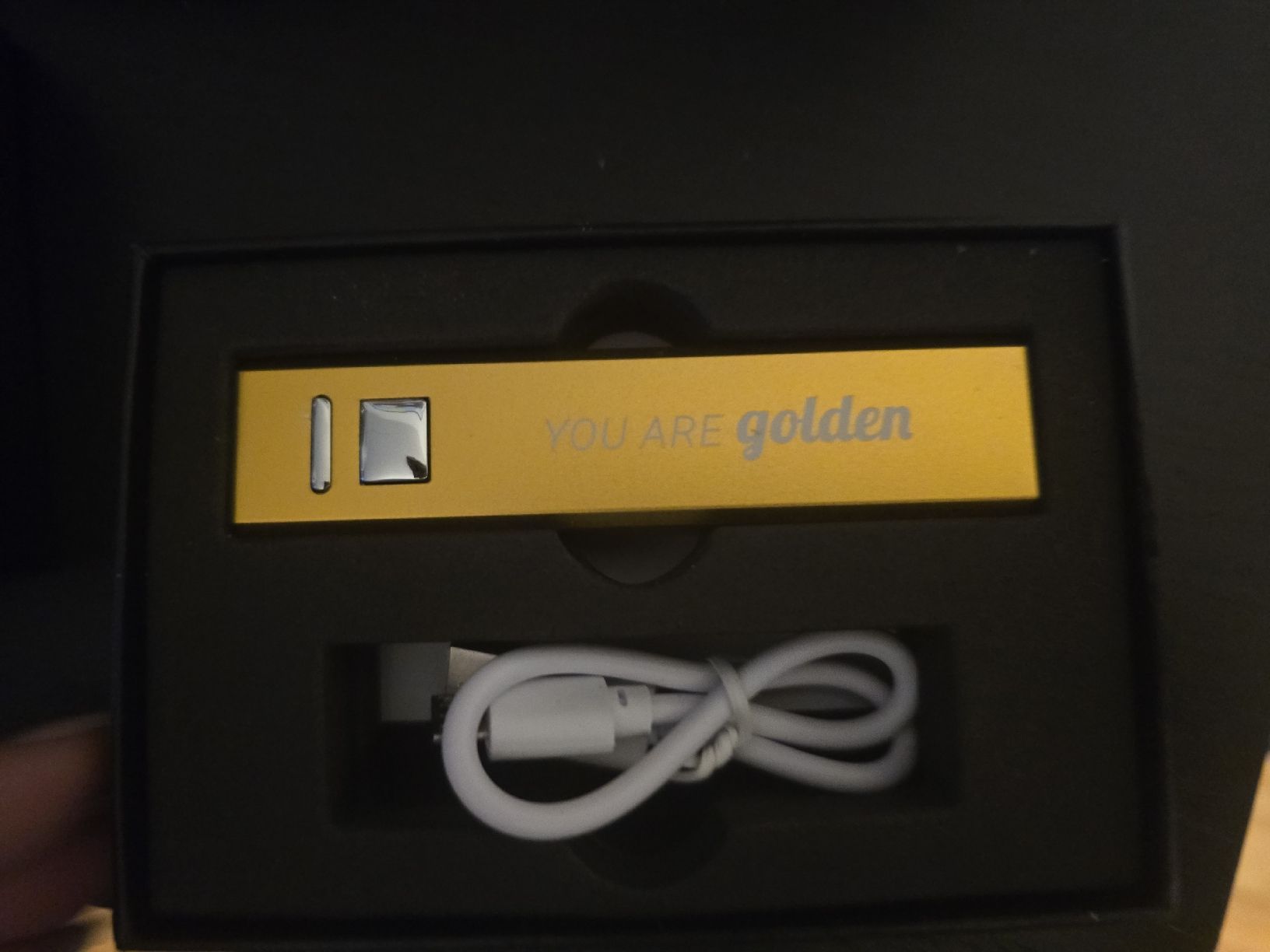 Ladegeräte: Powerbank gelb, neu mit Kabel – Neu (gemäss Beschreibung) aus Bülach von Cat_2.5