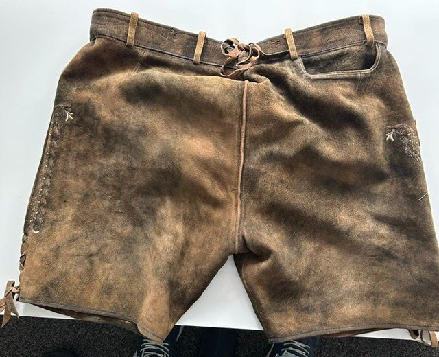 Pantaloni: Lederhosen – Usato da Alberswil venduto da menphi 1