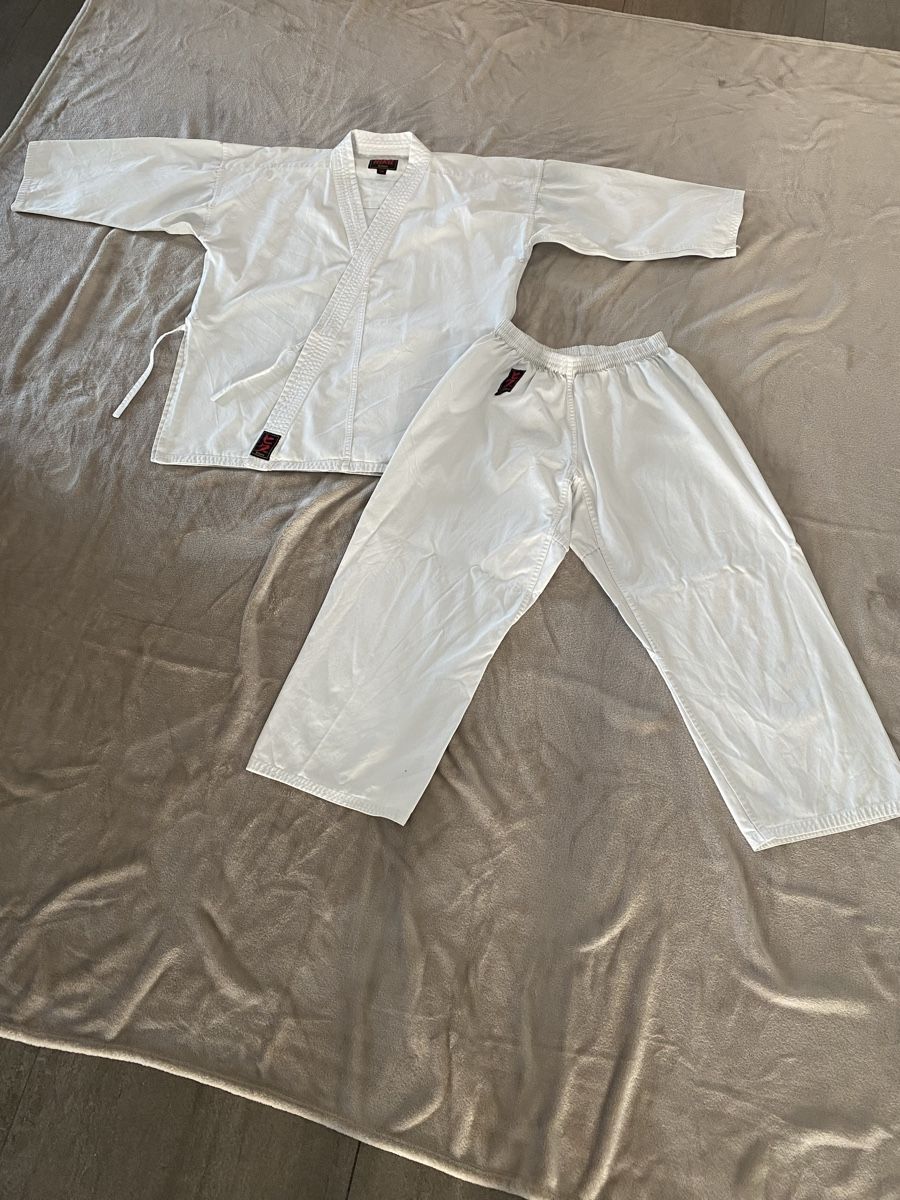 Kimono: HIKU Karate Kimono Gr. 170 – Usato da Wängi venduto da flyaway2see 1