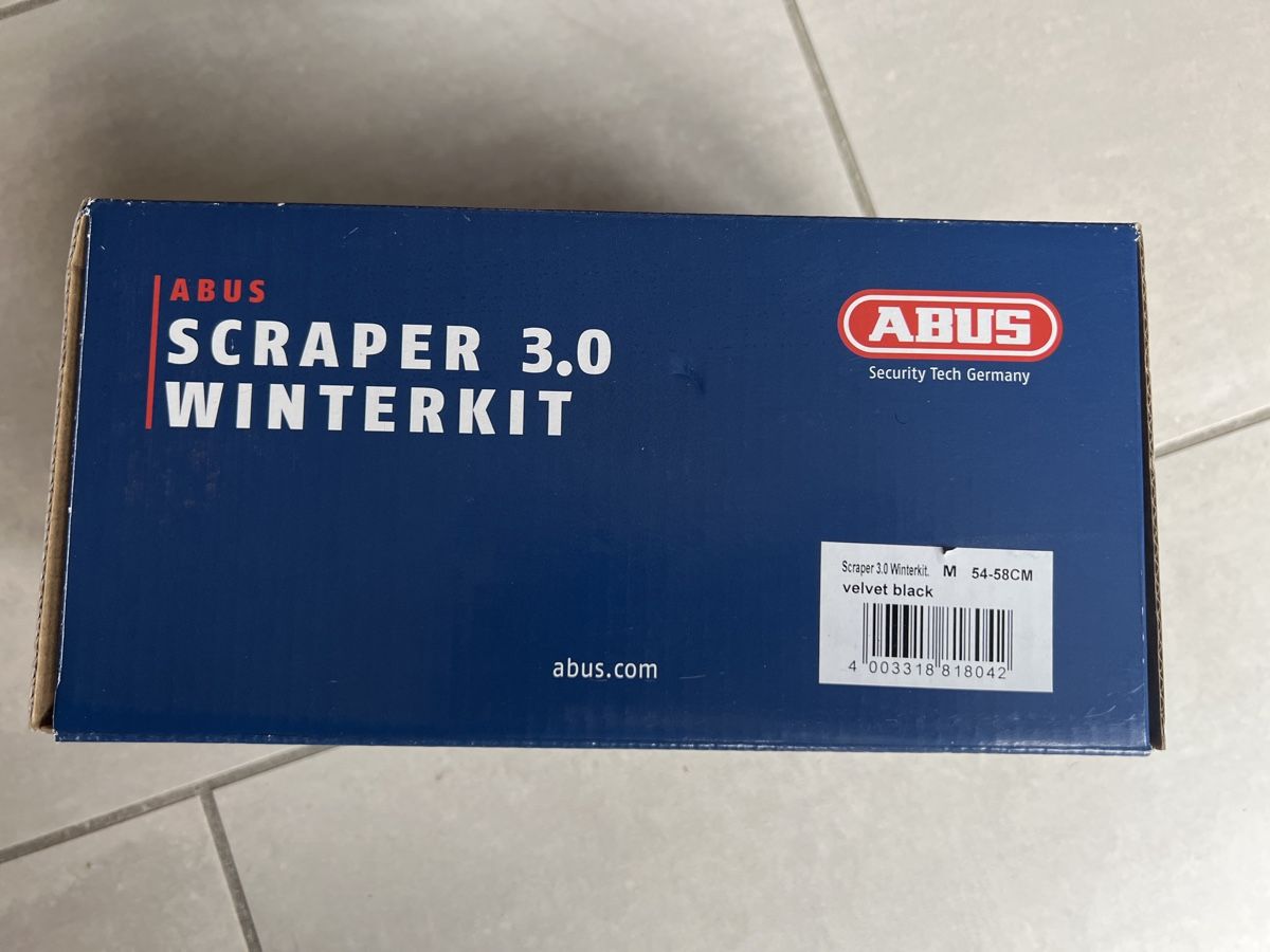 Abus Caschi: ABUS Scraper 3.0 Ultra Blue L inkl. Winterkit Helm – Nuovo e nell'imballaggio originale da Winterthur venduto da Masi2003 1