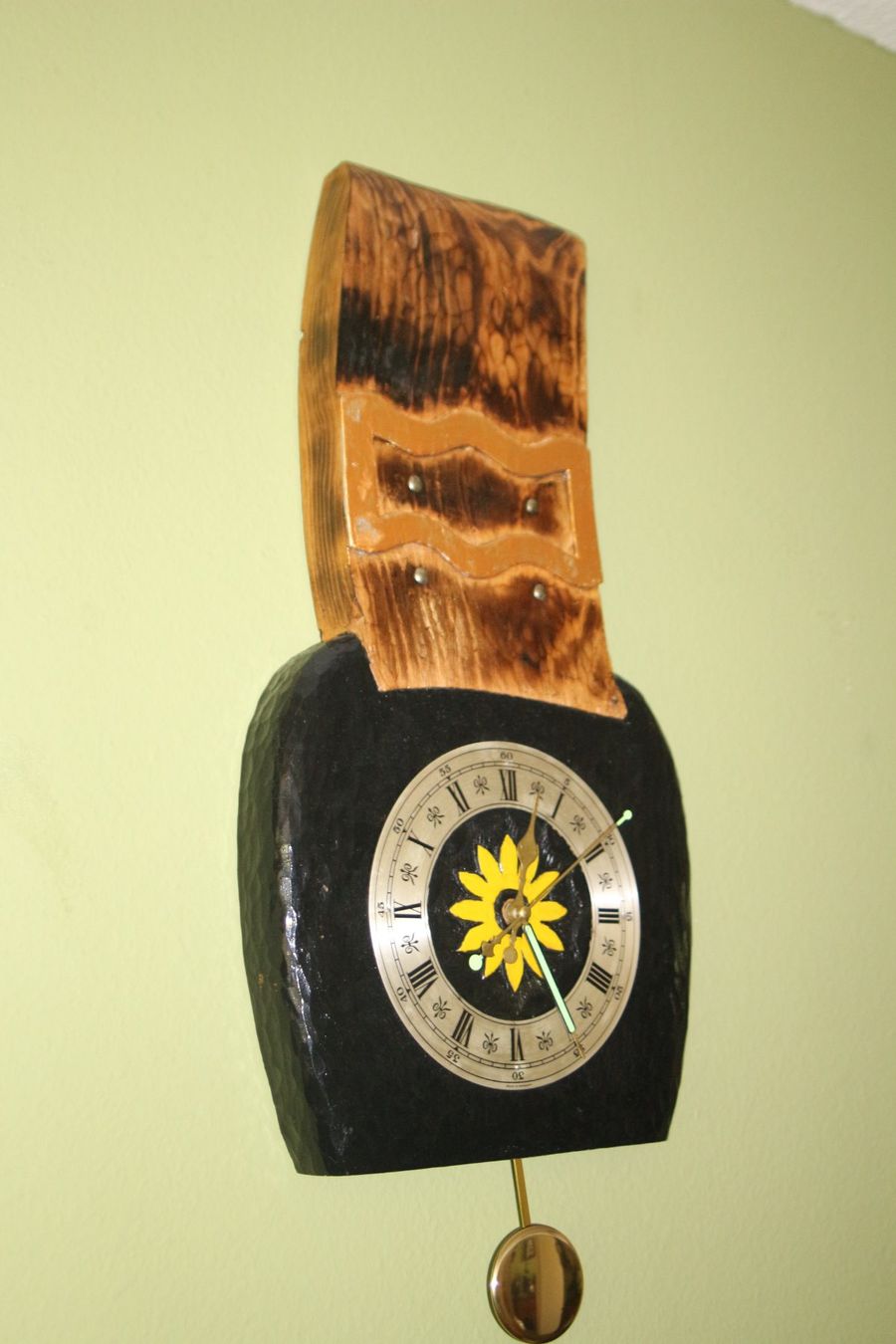 Orologi da terra & Orologi da parete: Wanduhr Schelle/Glocke/ Holz – Usato da Benglen venduto da polli77 2