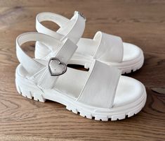 TOP 🩷 Gr 32 Sandalen weiss