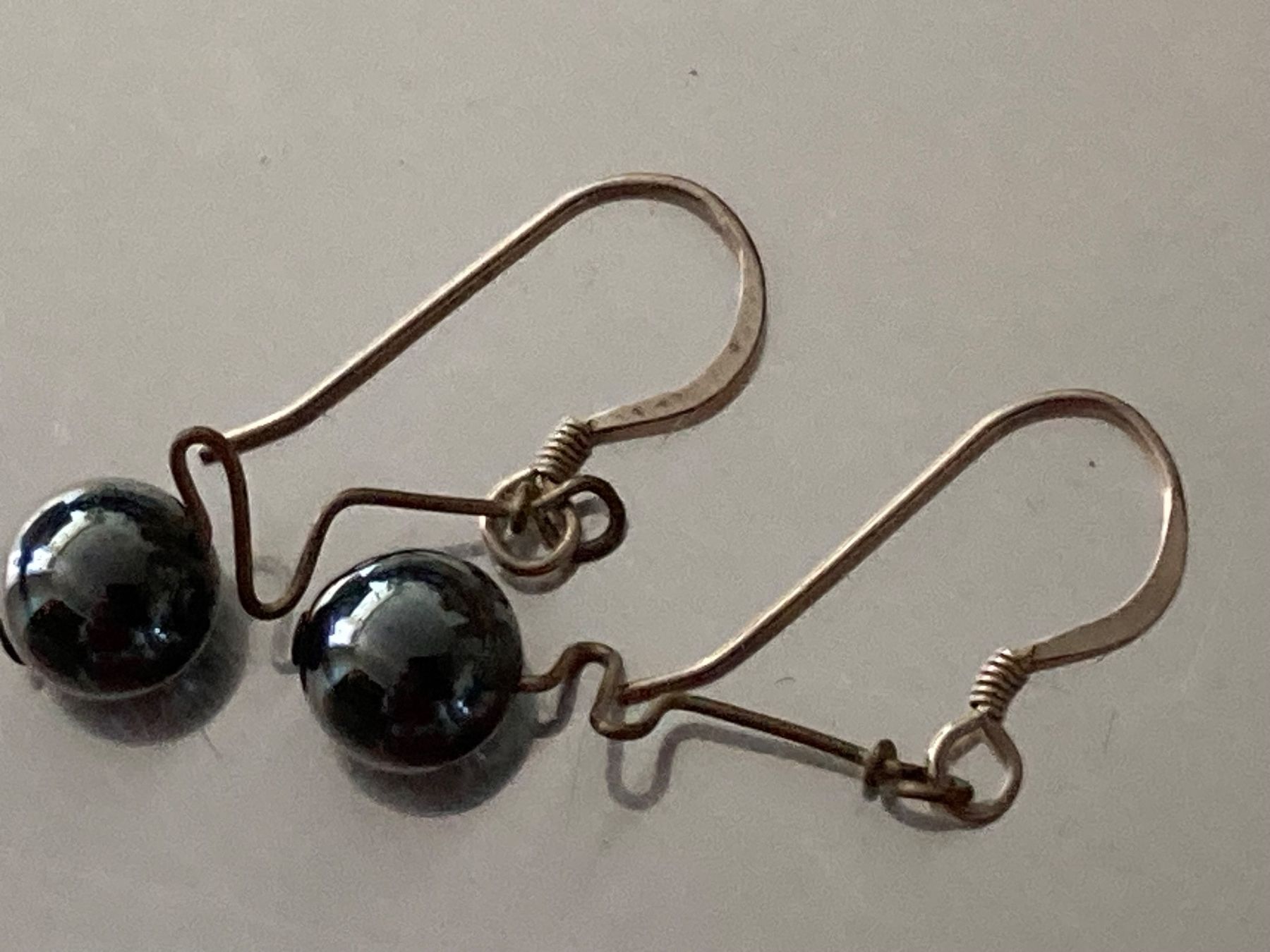 Orecchini pendenti & Orecchini a lobo: Boucles d’oreilles avec perles hématite – Usato da Marly venduto da Antigona71