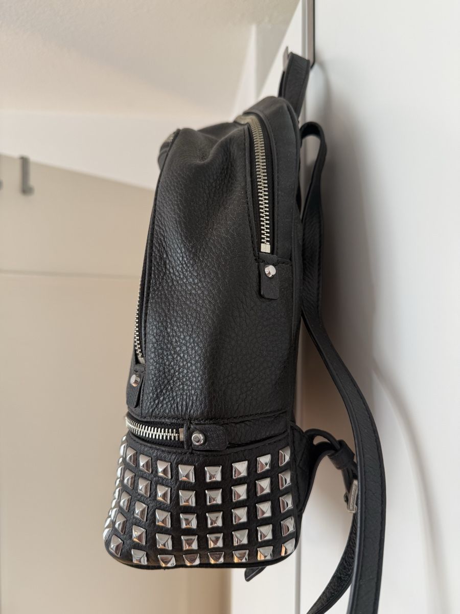 Michael Kors Zaini: Michael Kors Rucksack schwarz mit Metall Elementen – Usato da Eglisau venduto da Nic1906 2