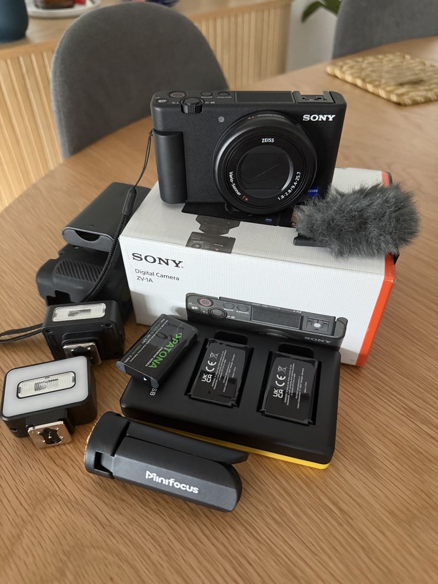 Sony Fotocamera: Sony ZV1 inkl Zubehör  – Usato da Adliswil venduto da Laur2000