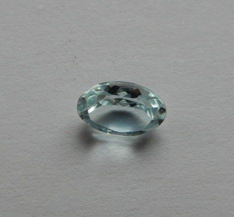 Pietre preziose: Aquamarin, ca. 0.8 ct, oval – Usato da Weisslingen venduto da Oinos 1