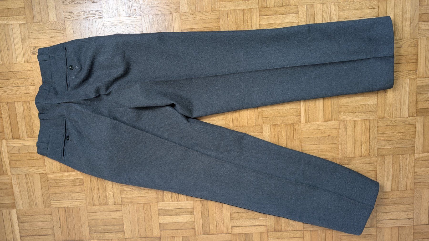 Schweizer Armee Uniformen: Original Schweizer Militär Uniform Hose, Grösse 80 / 38 – Gebraucht aus Zürich von axolottchen 7