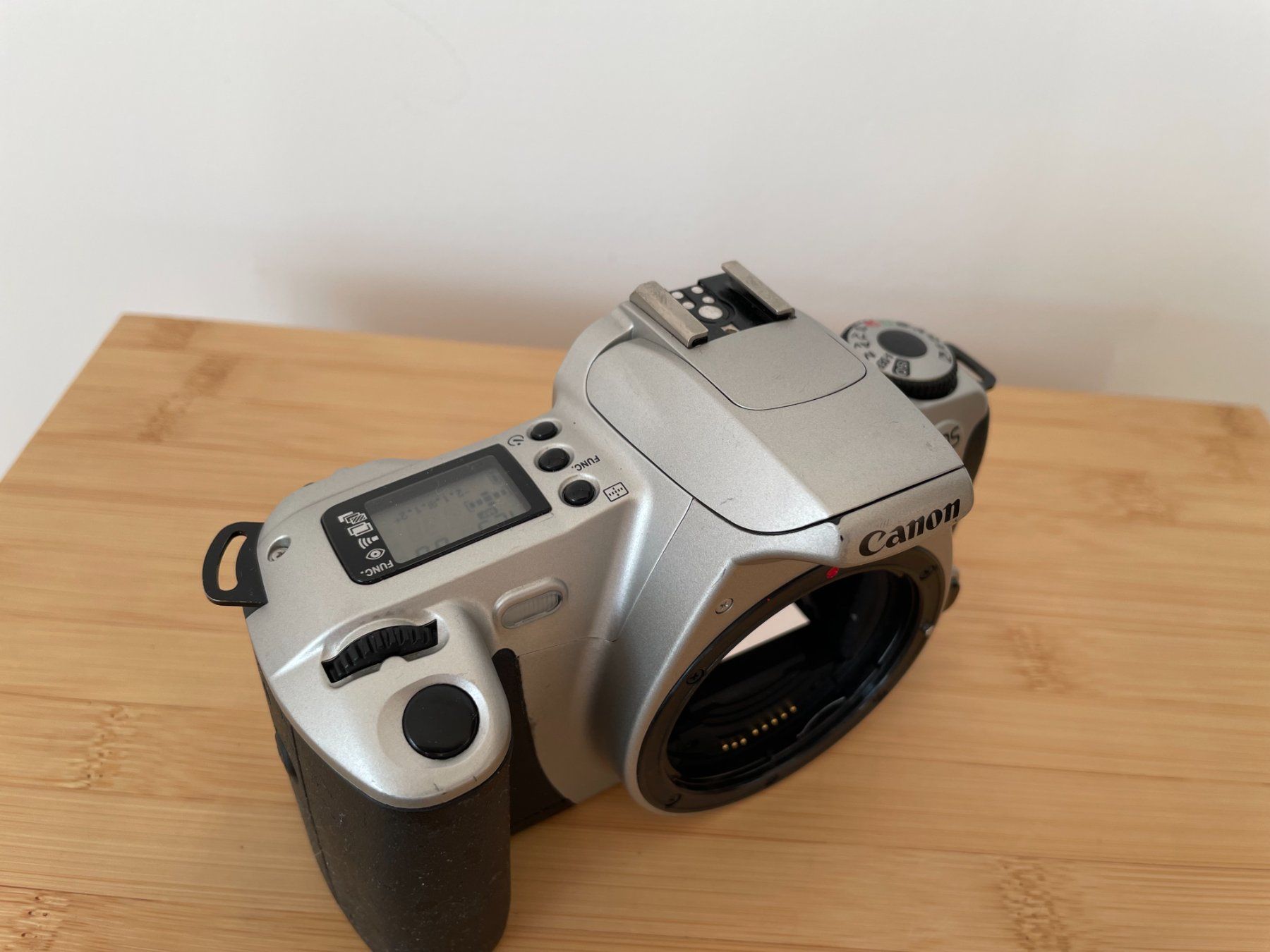 Canon Fotocamera: Canon EOS 300 – Usato da Petit Lancy venduto da gil_hr6v 1