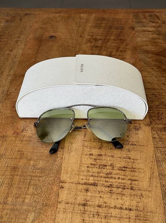 Brillen & Gläser: Prada green mirrored aviator sunglasses – Gebraucht aus Baden von laurent2025 2