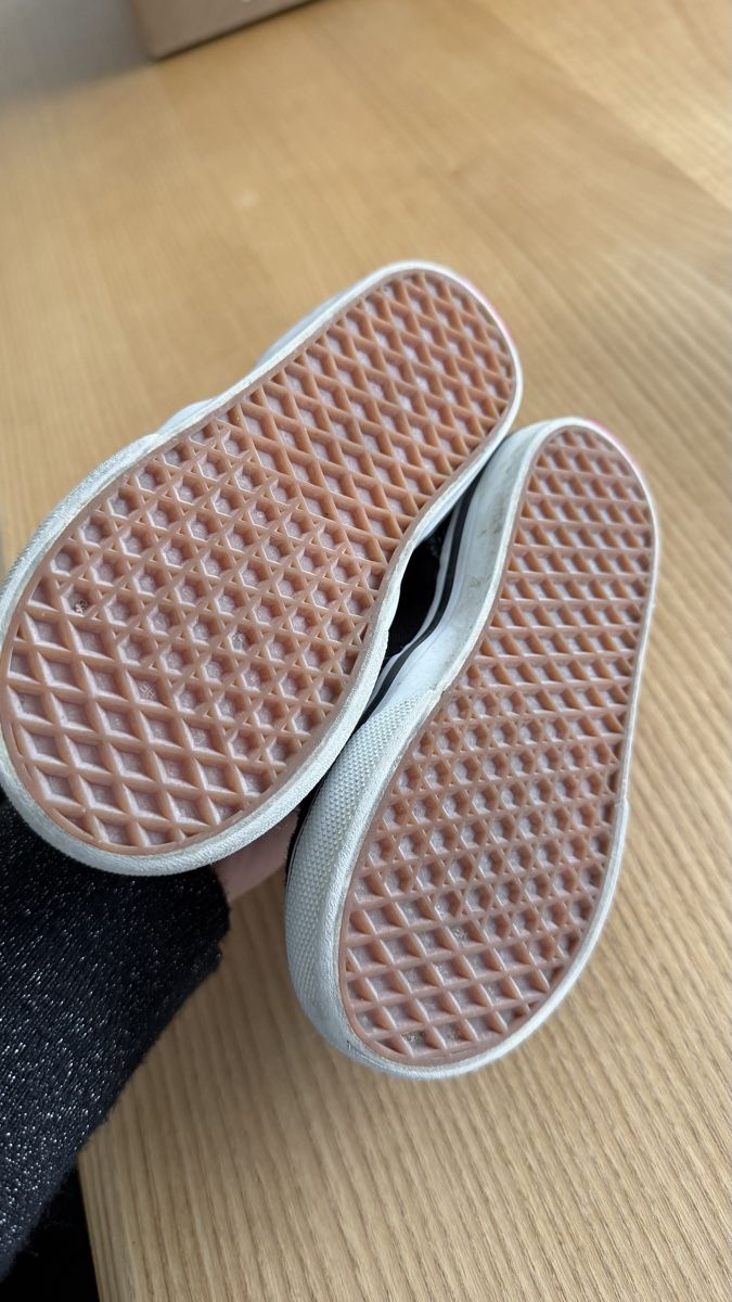 Vans Schuhe für Jungen: Vans enfant taille 23.5 – Gebraucht aus Châtel-Montsalvens von lis_8dd6 2