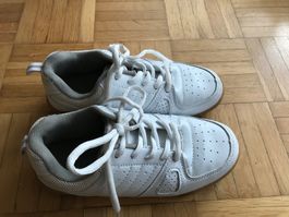 Turnschuhe von Kids Grösse 32 weiss