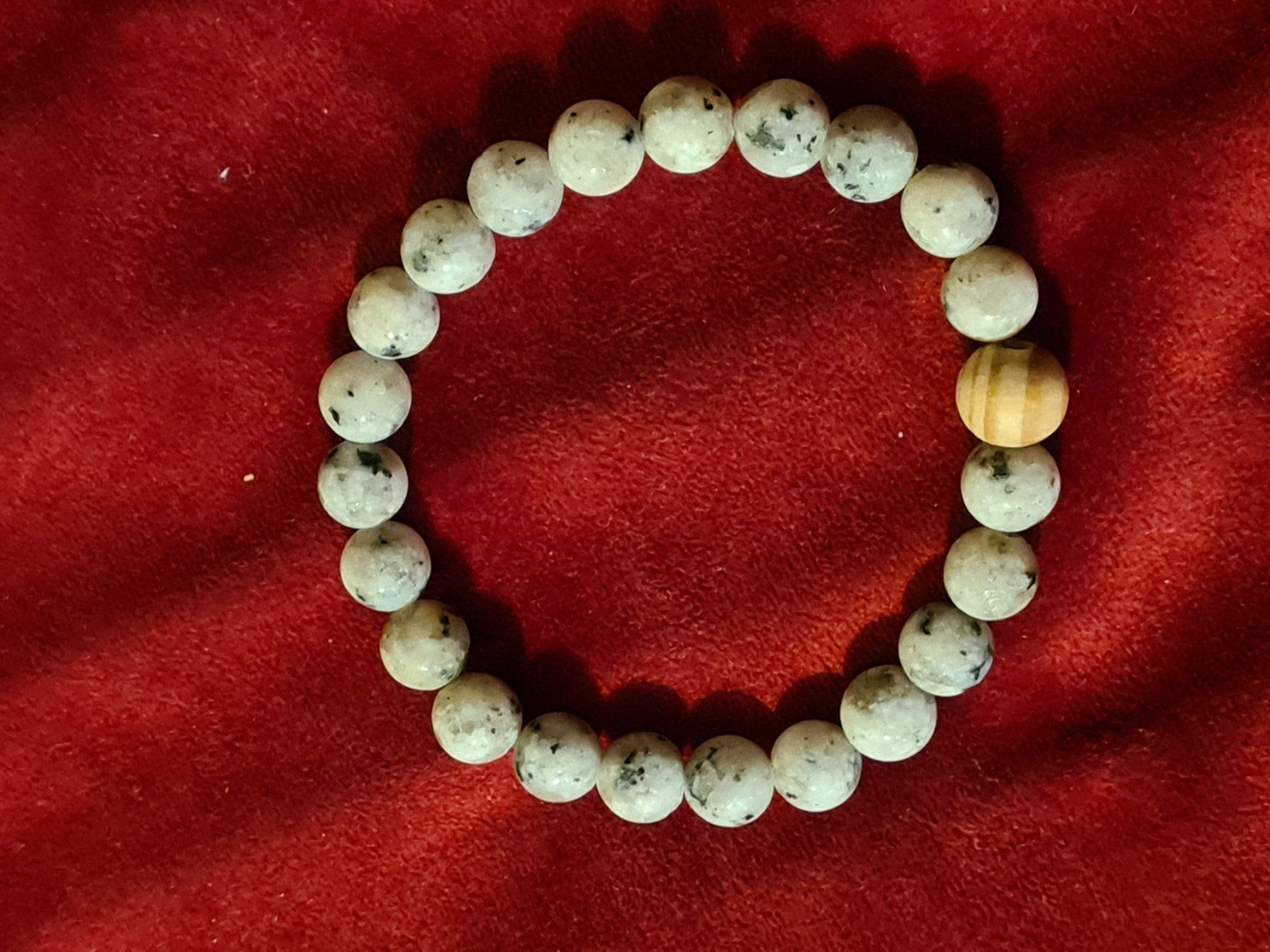 Bracciali & Braccialetti: Edelstein Armband, edler Jaspis hellgrau Gr. M-L – Nuovo (secondo la descrizione) da Münchenbuchsee venduto da babilibern 3