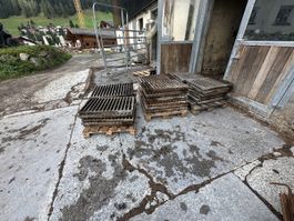 Gussroste für Stalleinrichtung gebraucht diverse Stückzahl