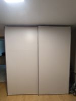 Kleiderschrank mit Schiebtüren