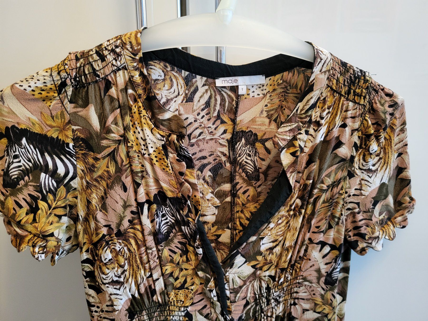 Maje Vestiti: Kleid von Maje mit Safariprint – Usato da Zürich venduto da sueth 1