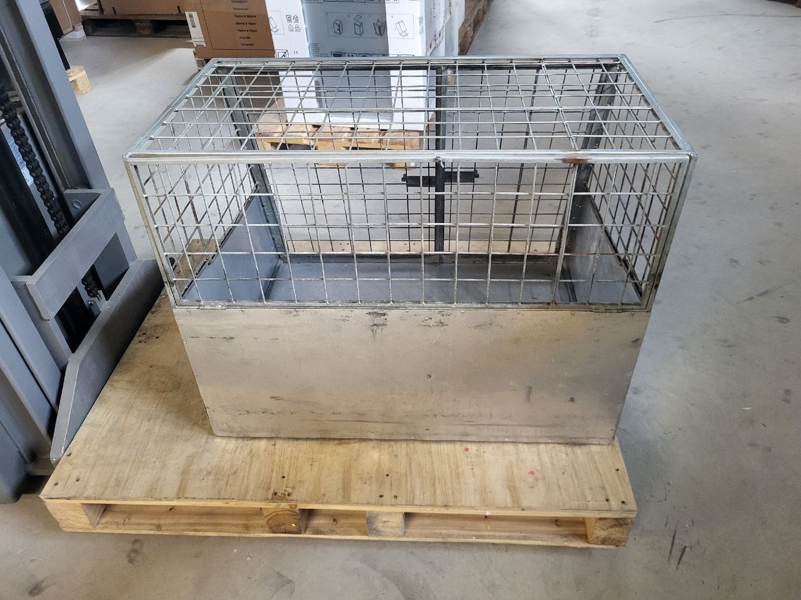 Cages, transport & sécurité: Hundebox  – D'occasion à Brunnen par Burger_king 3
