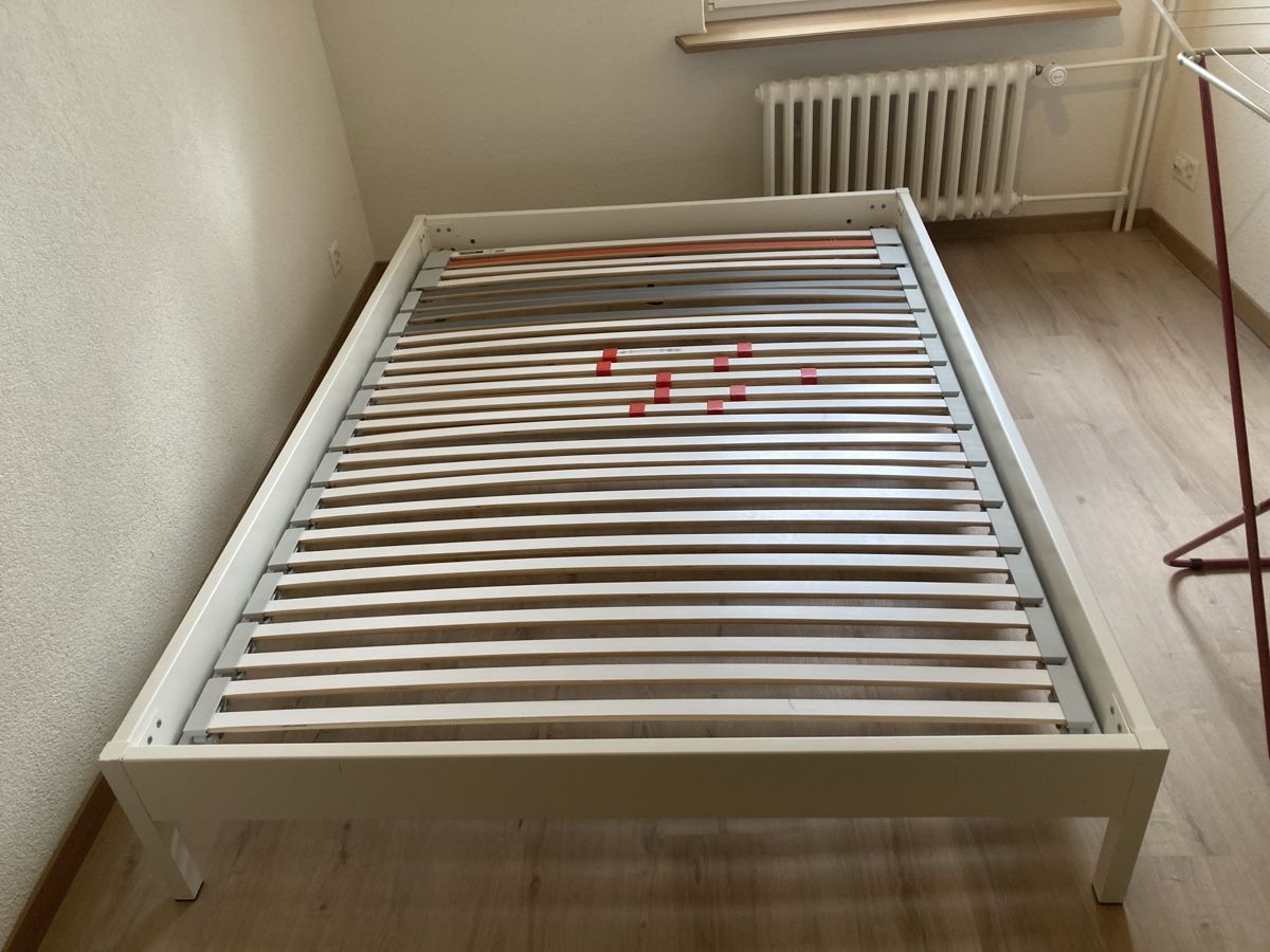 Lits: Bettgestell mit Lattenrost 140x200cm – D'occasion à Dübendorf par Patrick777 1