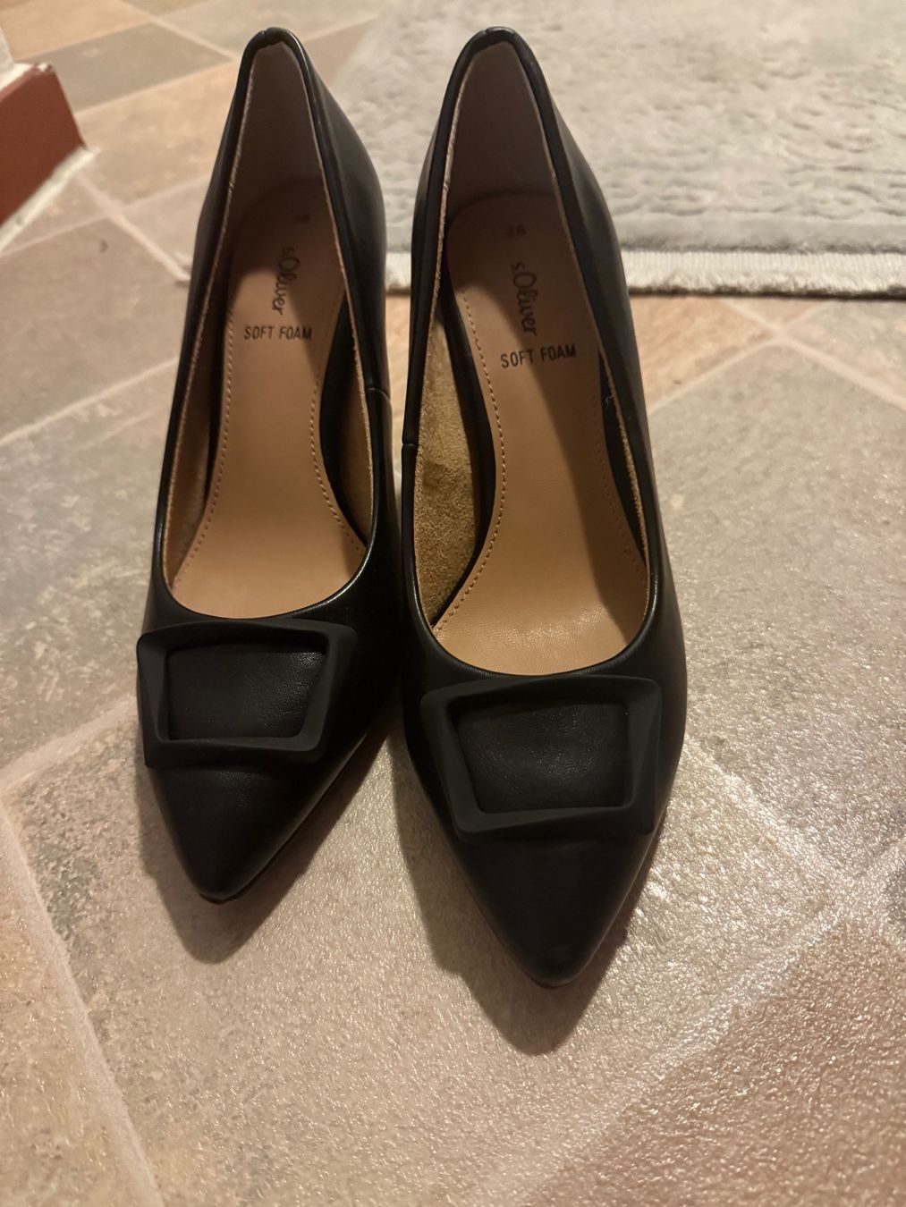 S.Oliver Scarpe da donna: Schwarze S. Oliver Pumps, Grösse 38, neuwertig, – Usato da Winterthur venduto da Lumi11 1