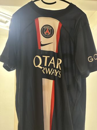 Maillot Messi psg avec badge ligue 1 