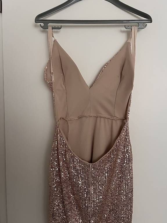 Robes: Vestito con brillantini – Neuf avec emballage d'origine à Tenero par loa_7m8d 1