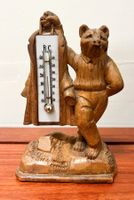 Geschnitzter Holzbär mit Thermometer, Brienzer Tradition