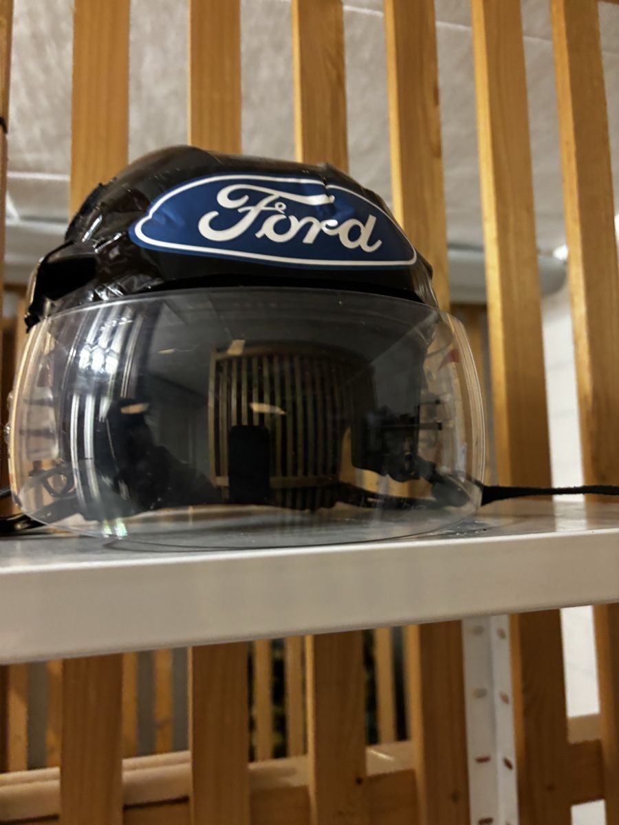 Caschi: Verschiedene Eishockey Helme – Usato da Gossau SG venduto da jakob5.342