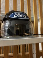 Verschiedene Eishockey Helme