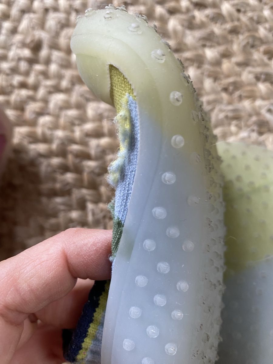 Scarpe per ragazzi: 2 Paar Schühchen mit dicker Sohle , Gr. 23/24 - – Usato da Rickenbach SZ venduto da nic_w2mj 1