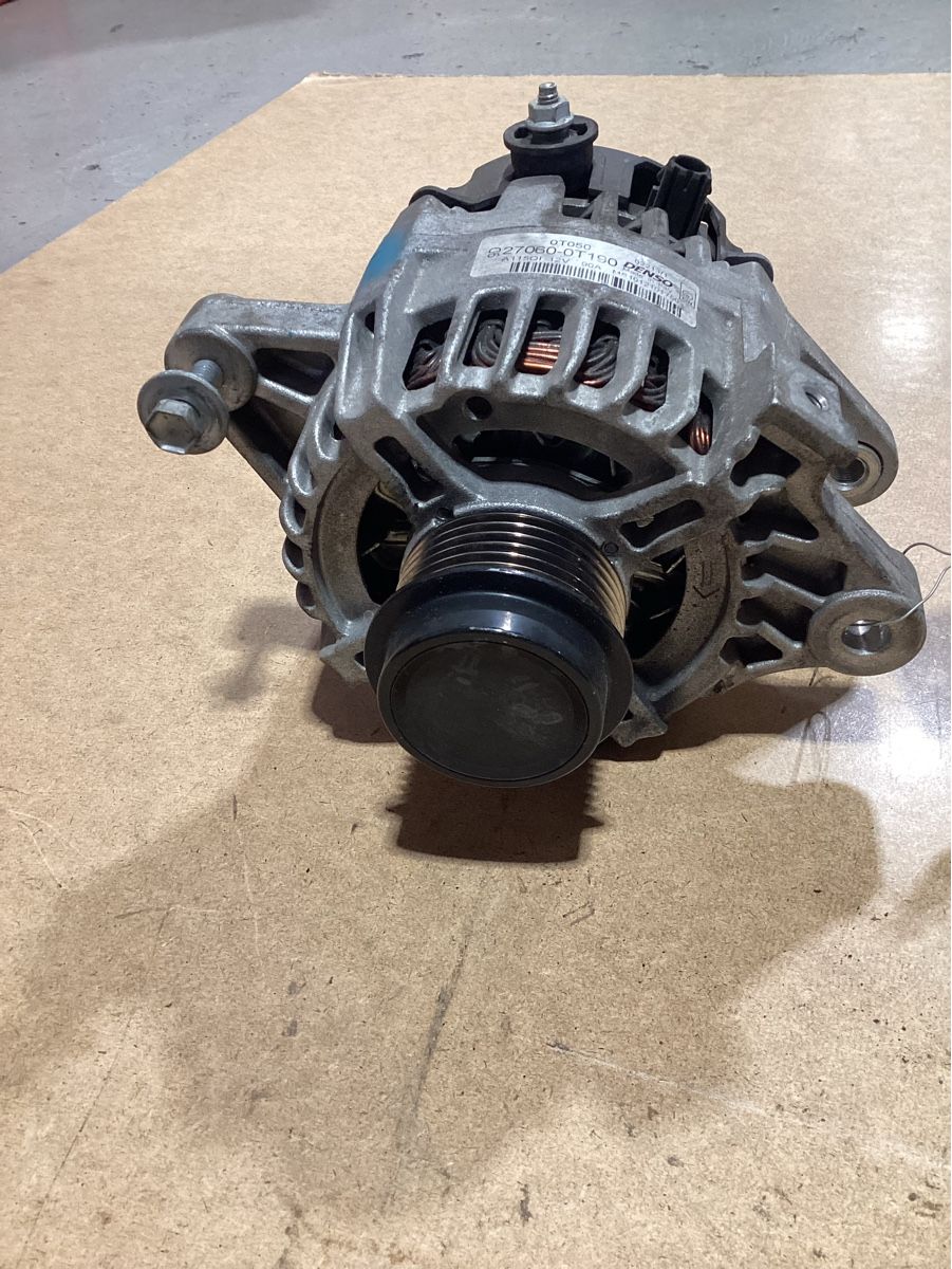 Toyota Tutti pezzi di ricambio auto: Alternator zu Toyota Auris 1.6 Terra – Usato da Reichenburg venduto da T864RX