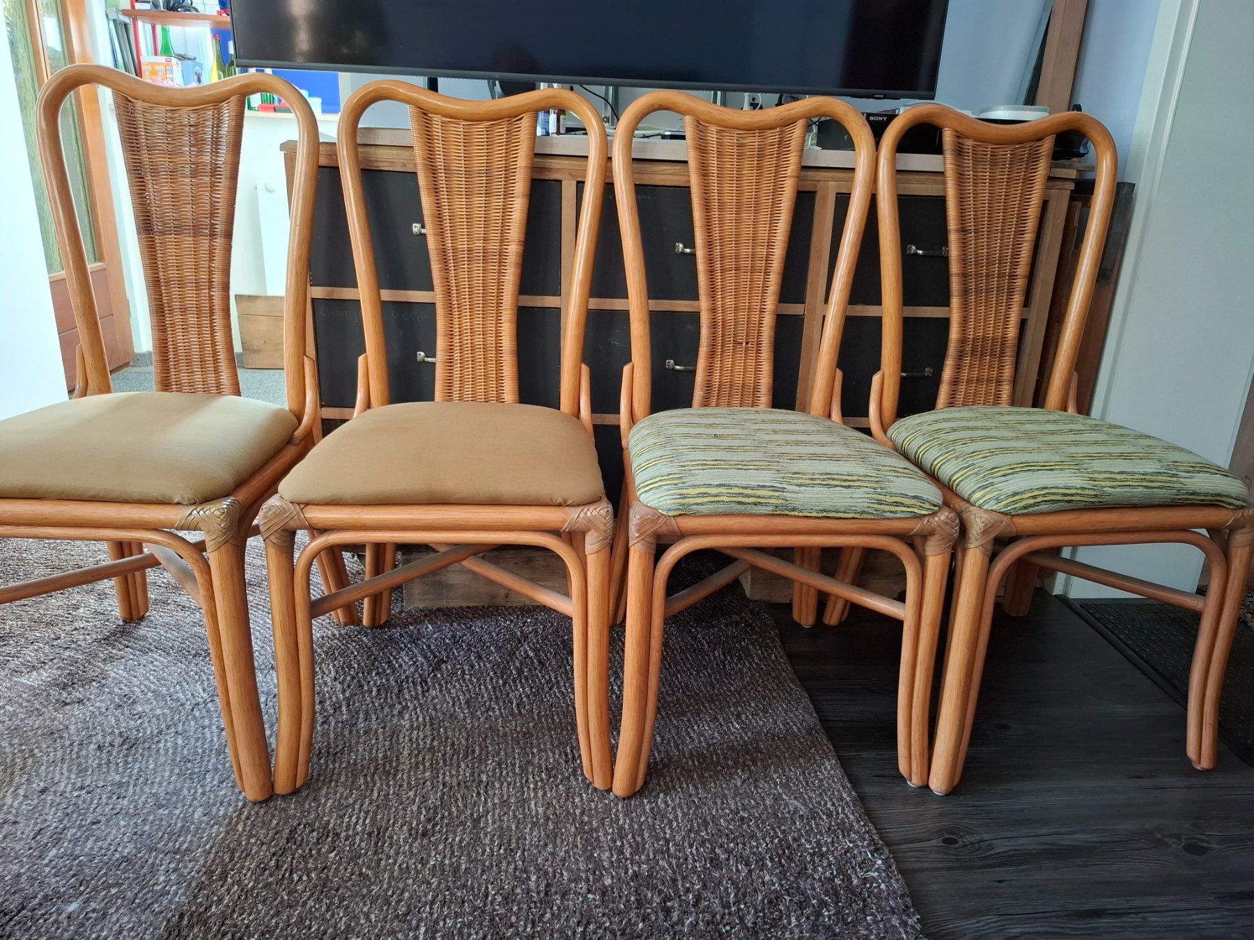 Set de table et chaises: Table à manger et 4 chaises – D'occasion à Sonvilier par youp01 4