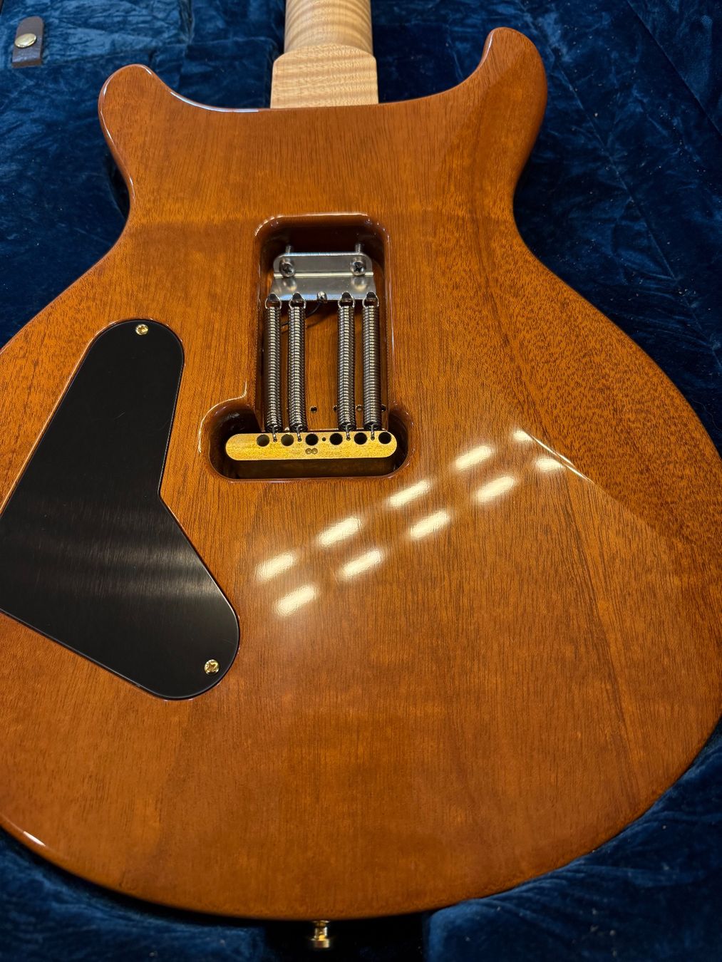 Strumenti musicali: Santana Artist  LTD – Usato da Neuhausen venduto da vol_ts2t 1