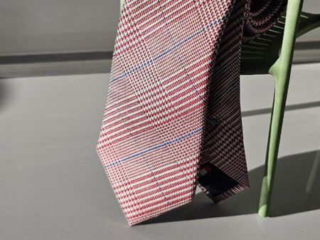 Seidenkrawatte gewoben neu und originalverpackt rot