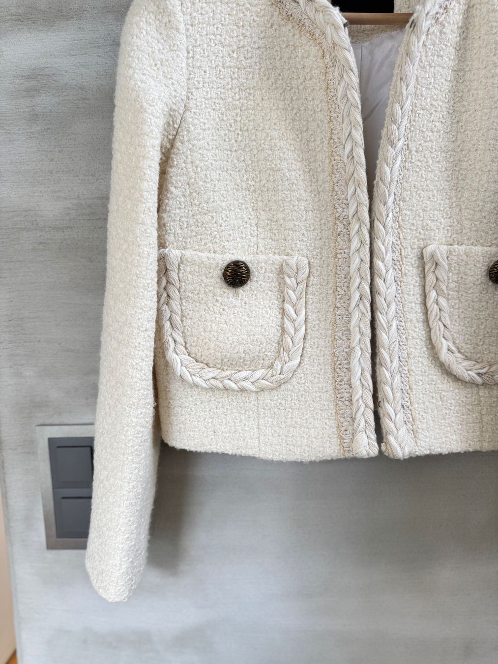 Massimo Dutti Giacche: Massimo Dutti Tweed Cropped Textured Jacket Studio – Usato da Zürich venduto da camenk 1
