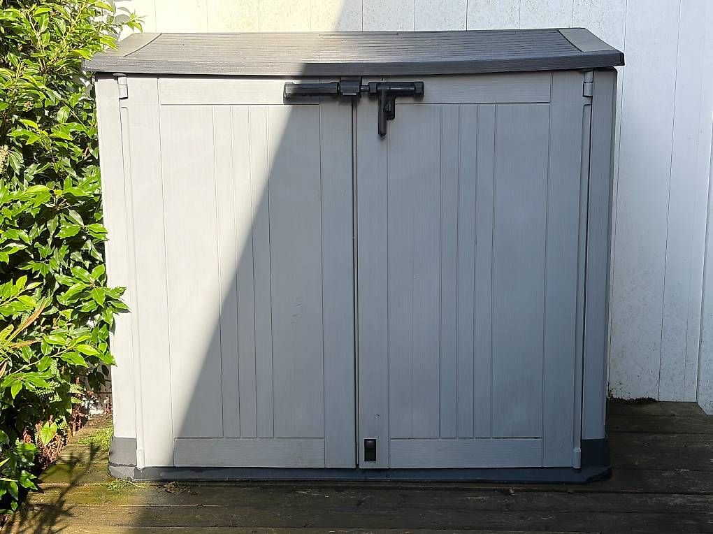 Coffres de rangement: Keter - Gartenbox – D'occasion à Zollikerberg par kajschi