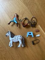 Süsses Schleich Set: Mia mit ihrem Pony "Spotty"