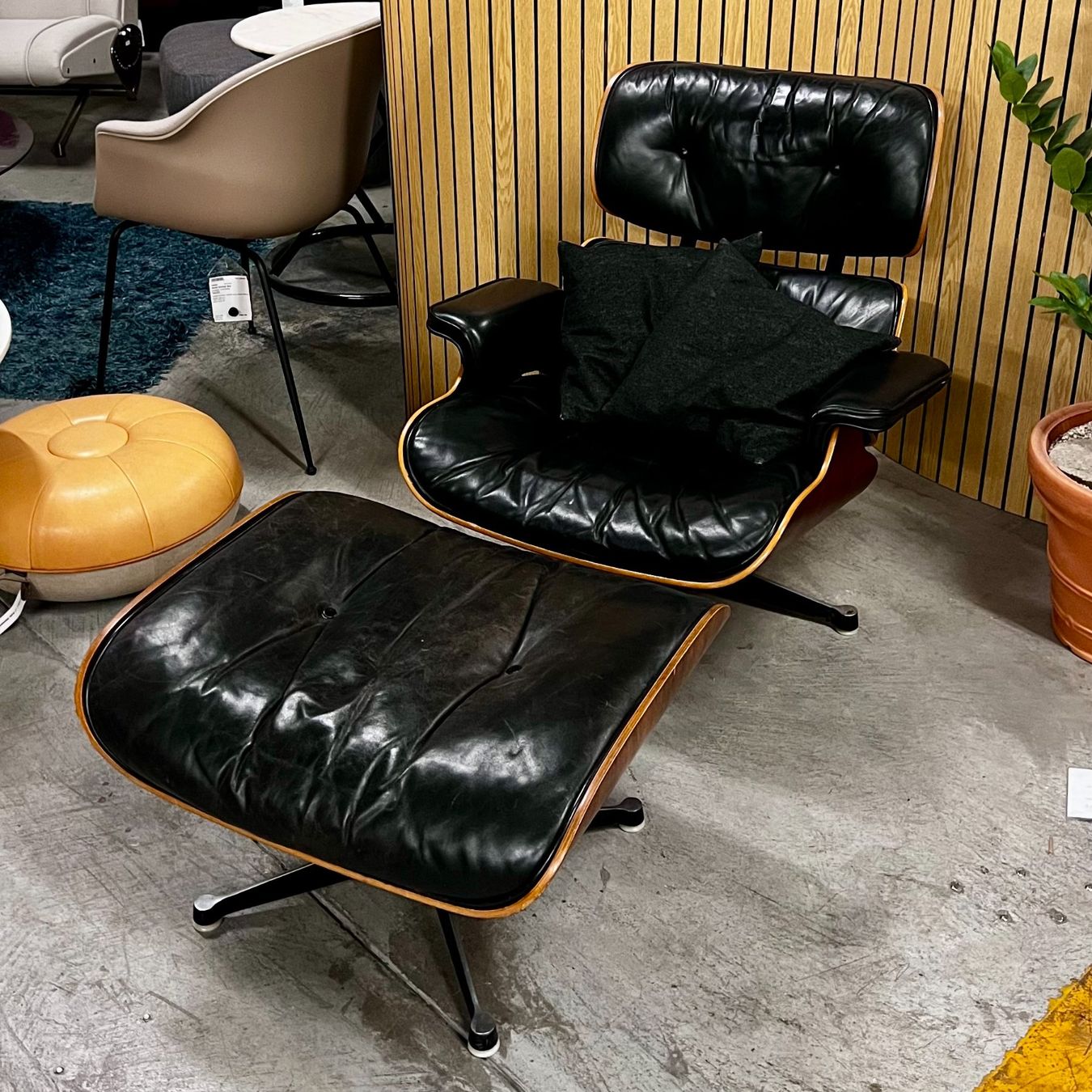Poltrone: Eames: Lounge Chair, inkl. Ottoman – Usato da Büren an der Aare venduto da maxx72