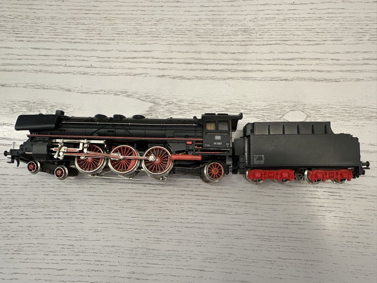 Märklin Modelleisenbahnen: Märklin 3048 DB BR 01 – Gebraucht aus Lupsingen von New-Haven 2