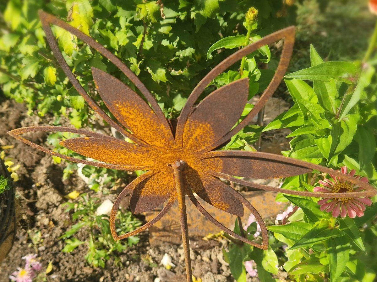 Tutte le decorazioni: Rostblume Gartenstecker Edelrost 113cm – Nuovo e nell'imballaggio originale da Matzendorf venduto da Gartendeko-Shop 2