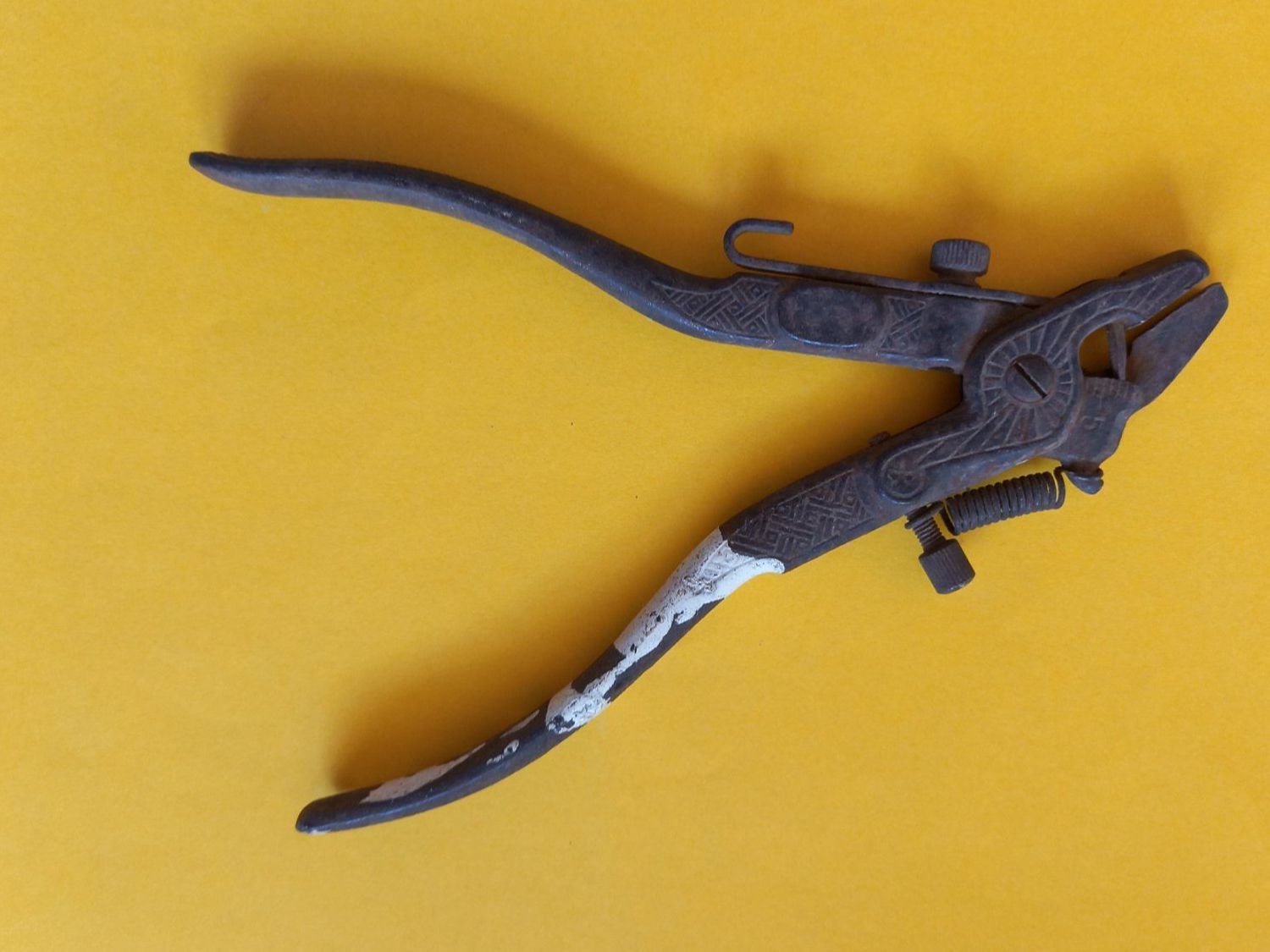 Tutti gli attrezzi: Pince ancienne à avoyer de menuiserie C.H.S. – Usato da Rossens FR venduto da Souris1 3