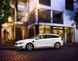Weiss, gepflegter Volvo V60 Plug-in Hybrid Sommer-Aktion!