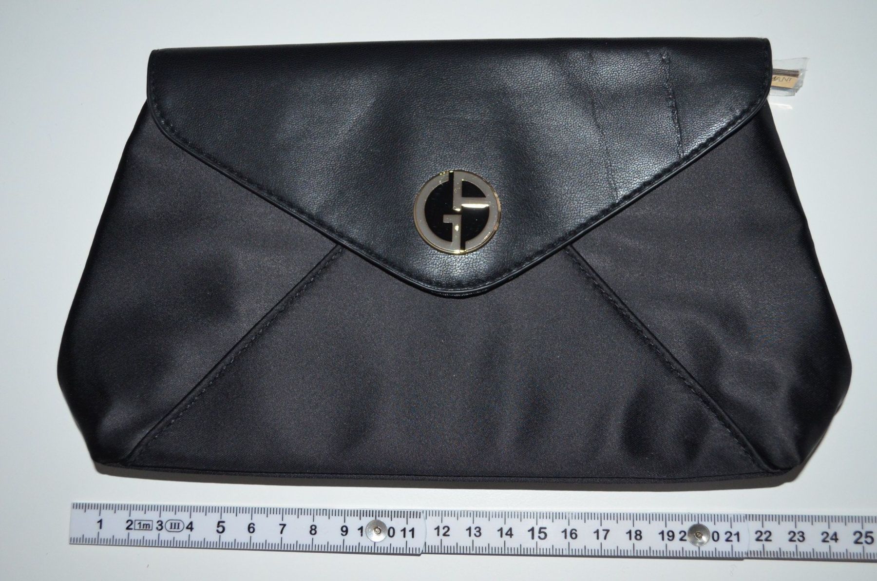 Armani Borse da donna: ARMANI Beauty Bag – Nuovo (secondo la descrizione) da Locarno venduto da DarjaRonco