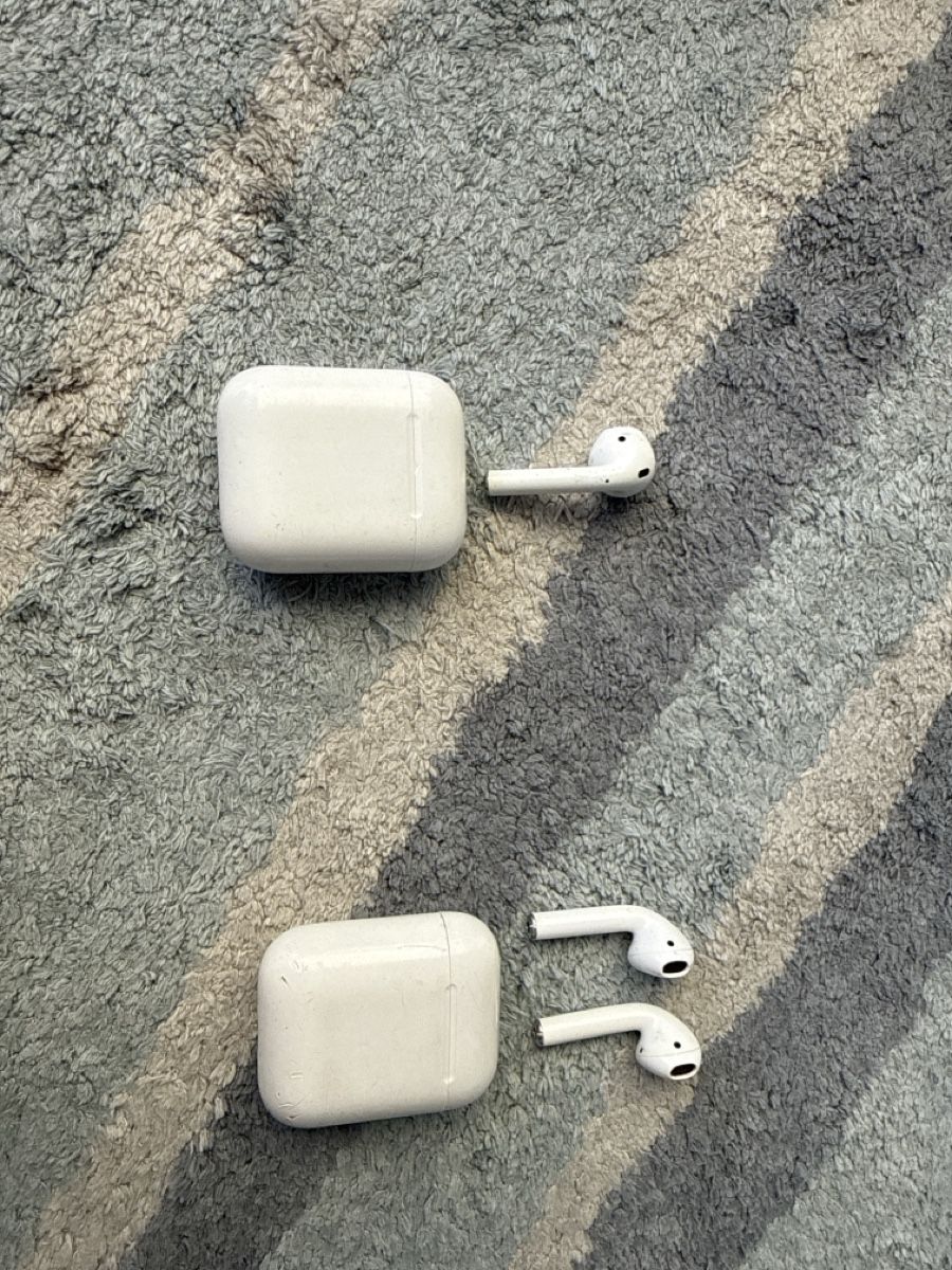 Apple Cuffie: AirPods 1 et 2 G – Usato da Genève venduto da ono_f8gl