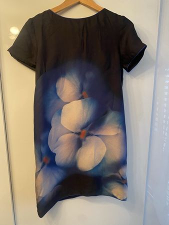 Sommerkleid mit Blumenmuster, Grösse 36, neuwertig