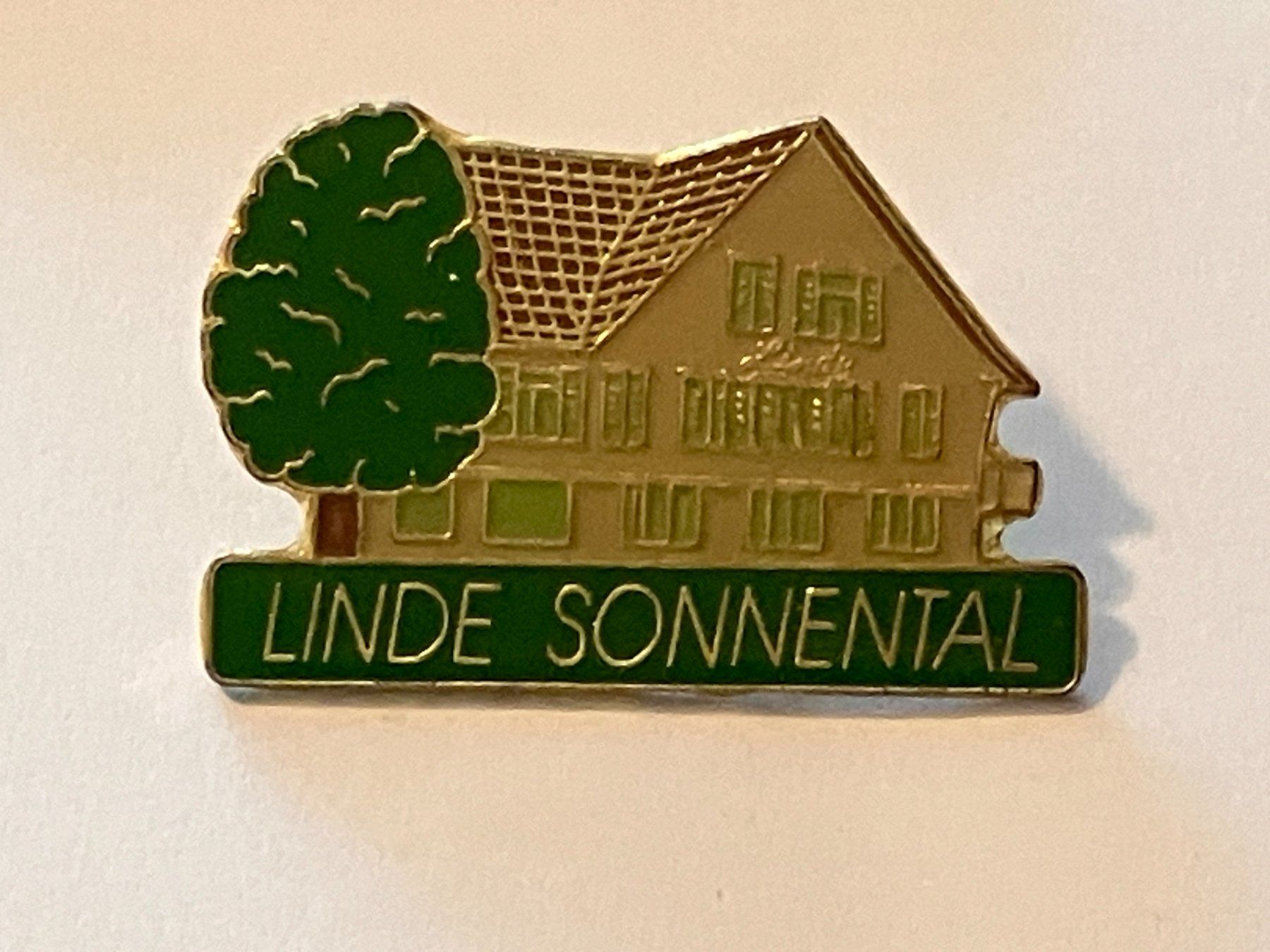 Placchette & Badge: 1 Pin Linde Sonnental – Usato da Basel venduto da djwwpp