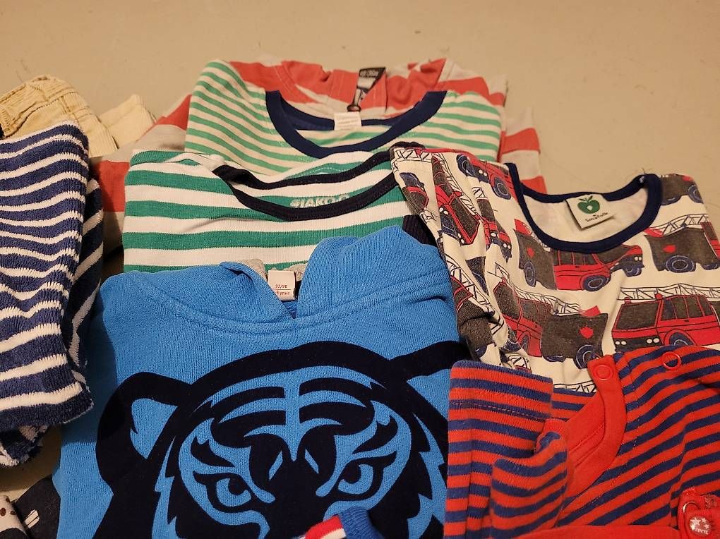 Lotti & Set di vestiti: Kleiderpaket 92/98 Junge, 29 Teile  – Usato da Fällanden venduto da vickita1 1