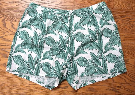 Sommerliche Shorts mit Palmenmuster, NEU, fire & glory