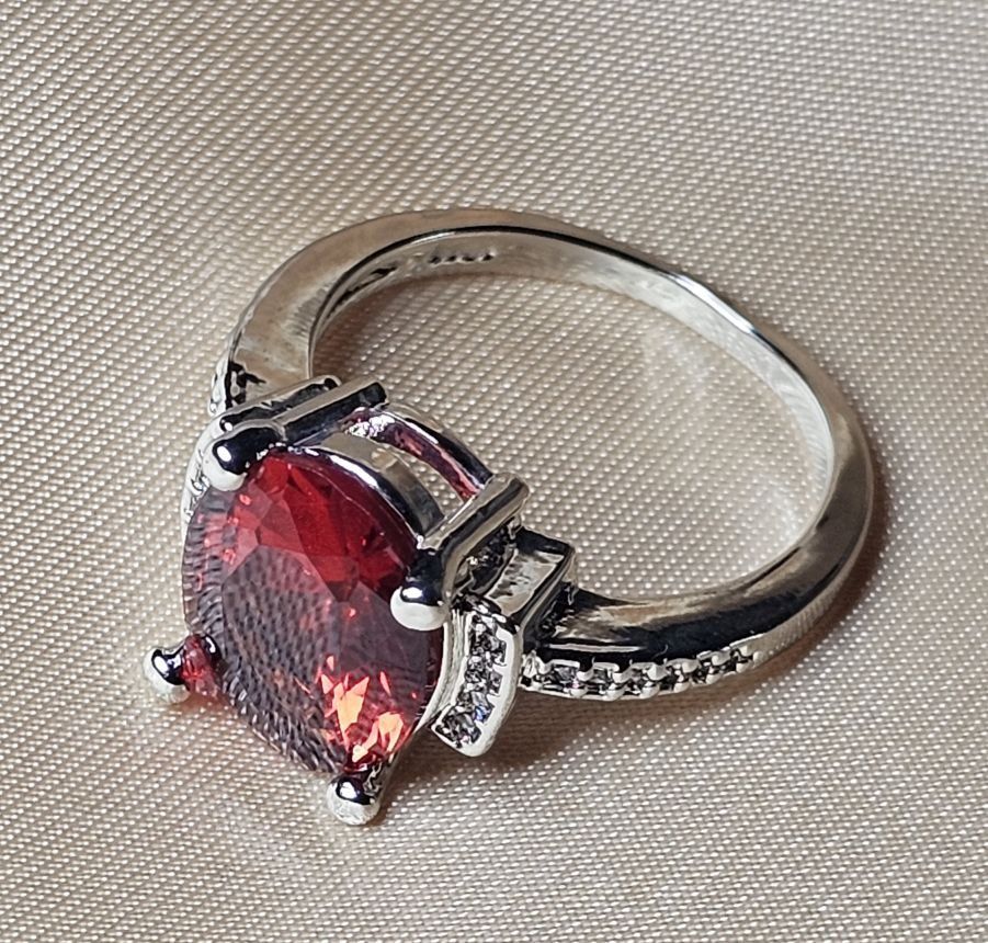 Anelli: Ring mit funkelndem Zirkonia, 925 versilbert Gr. 8 – Nuovo (secondo la descrizione) da Grenchen venduto da maretop 1