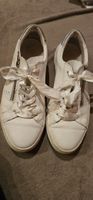 Weisse Frühlings-Sneakers mit speziellem Reissverschluss!